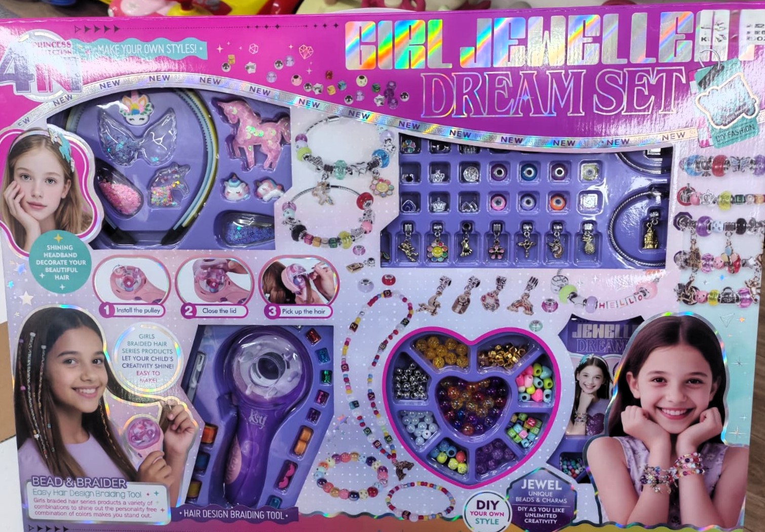 4-in-1 Girl Jewellery Dream Set & Hair Braiding Studio (290 Pieces) 1 4-in-1 Girl Jewellery Dream Set & Hair Braiding Studio (290 Pieces)